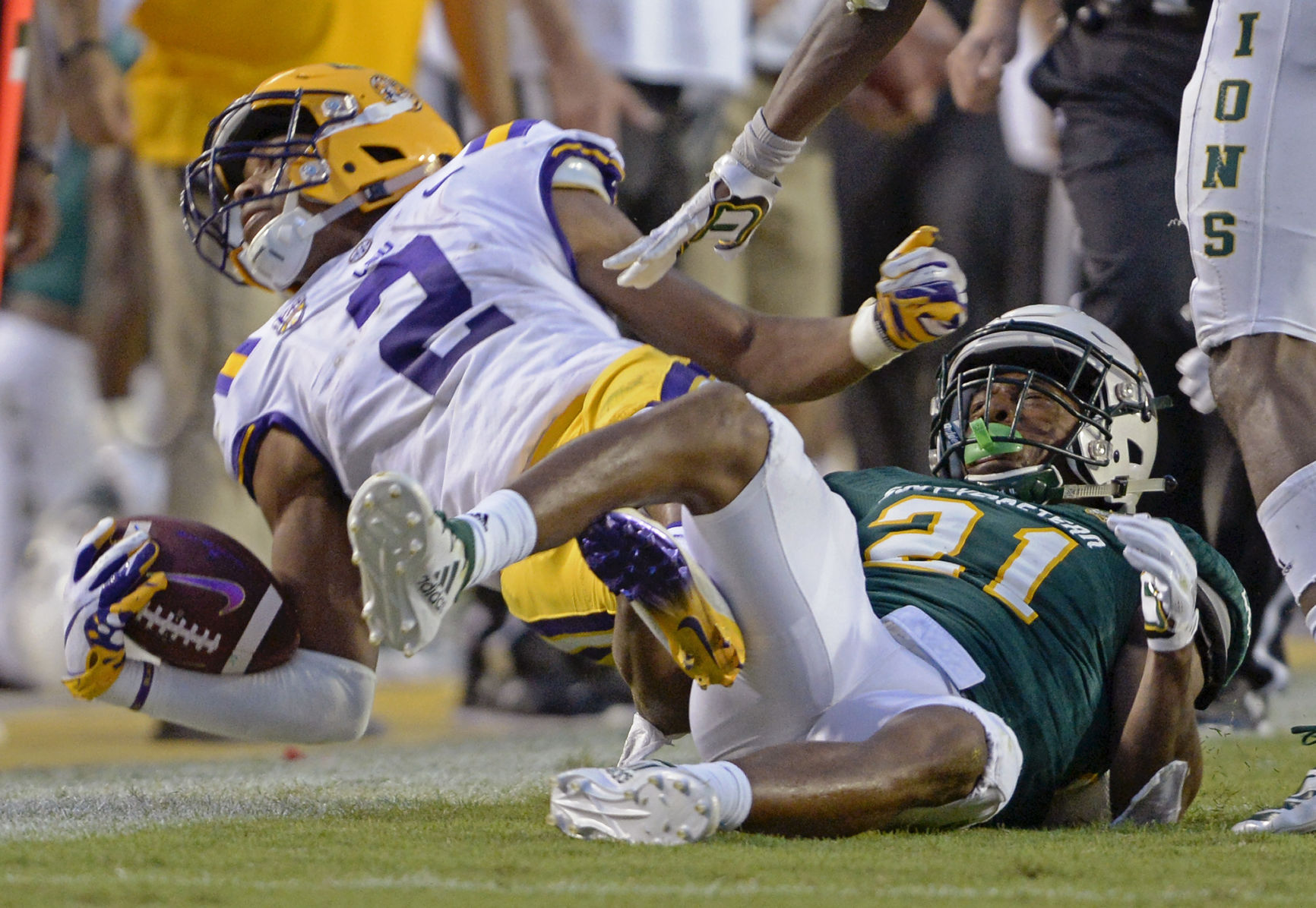 lsuslufootball1369.090918 bf